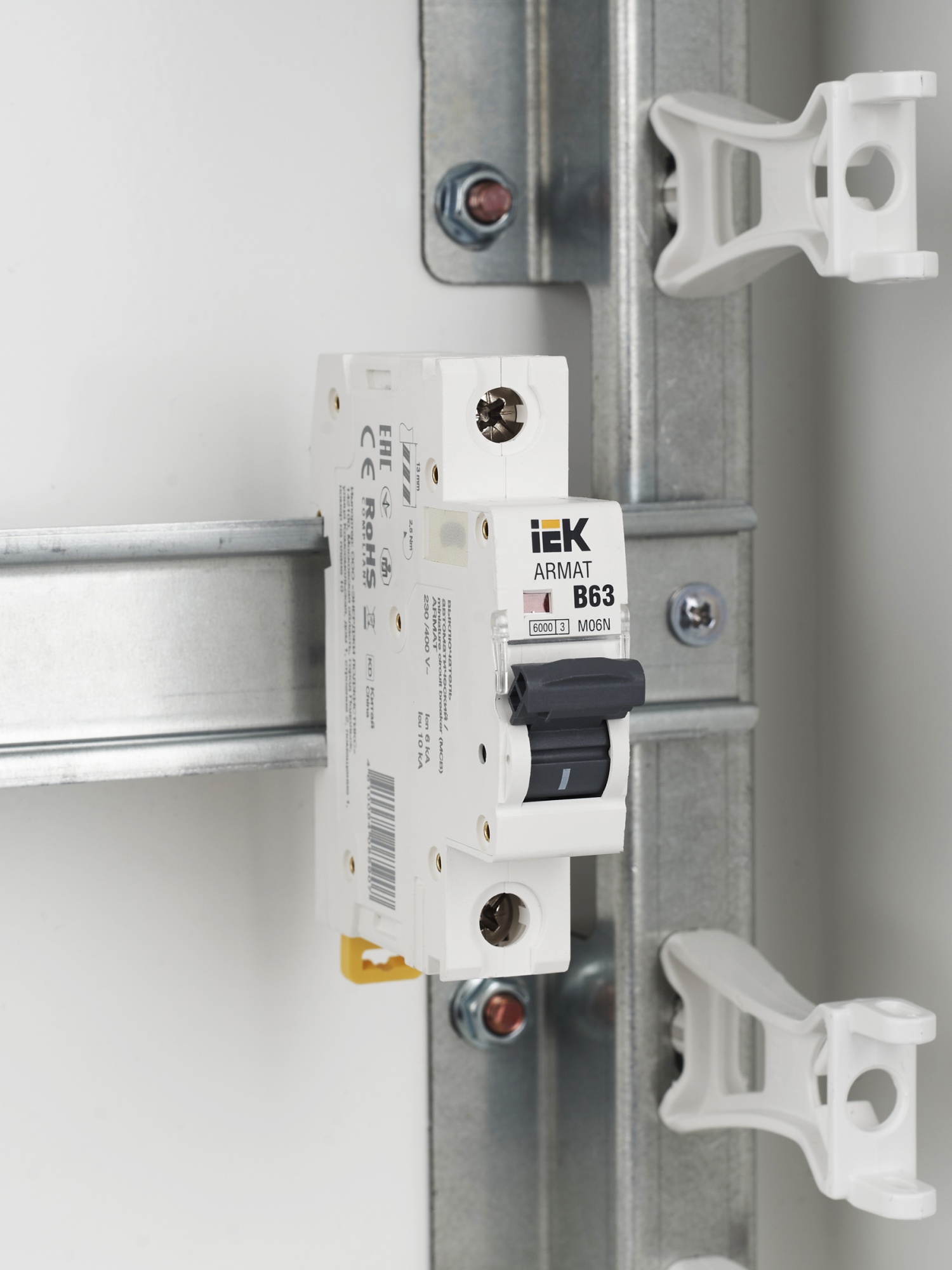 ARMAT Автоматический выключатель M06N 1P B 63А IEK